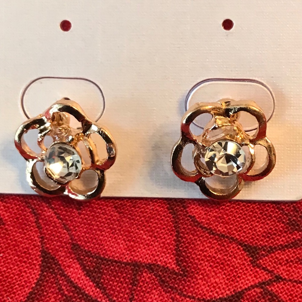 Fashionable Elegant Flower Crystal Stud Earrings